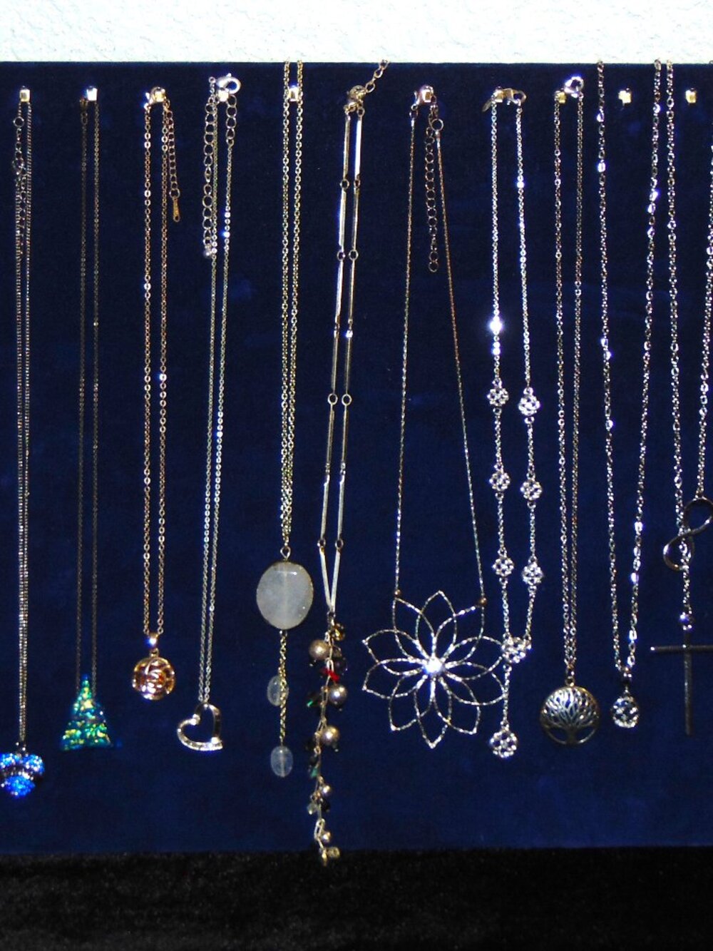 Vintage & Modern Assorted Silver Tone Necklace lot- very nice!